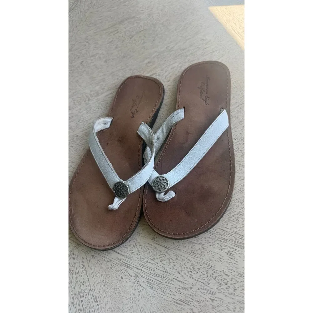 American Eagle Women’s 6 White Flip Flop Sandals Medallion Boho Y2K